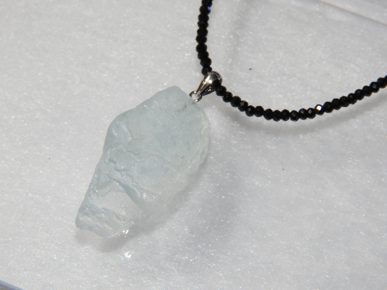 幸せを運んでくる！？高品質アクアマリンの原石のペンダントネックレス！メイドインジャパン！天然石　３
