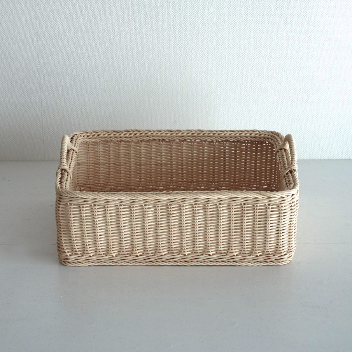 B５用紙の入る深型四角いバスケット（素編み）