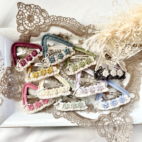 【226】リバティプリント　ハンドメイド　三角パッチンピン　ヘアピン　2個セット 256】リバティプリント ハンドメイド 三角パッチンピン ヘアピン