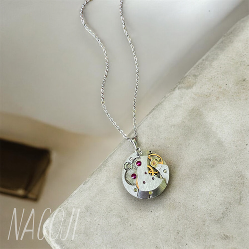 時計仕掛けのネックレスRUBY ヴィンテージ時計のムーブメント