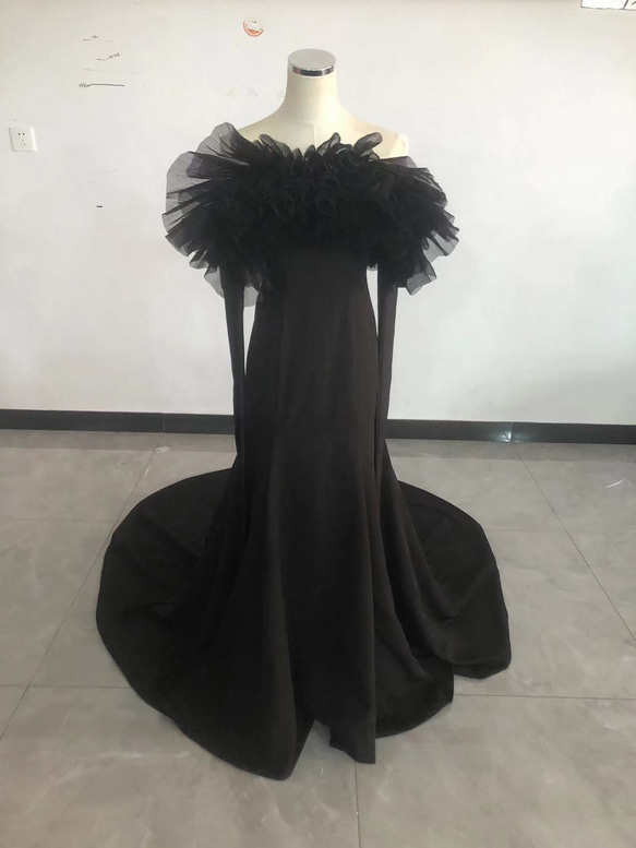 ブラック パーティードレス オフショルダー ラッフルフリル 可愛い 細  