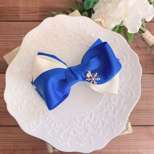 ふんわりリボン 青×白 雪のチャーム＆ラインストーン付 バレッタ