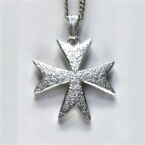 伝統的なモチーフ マルタ十字架 cc26 ロングセラーです ネックレス