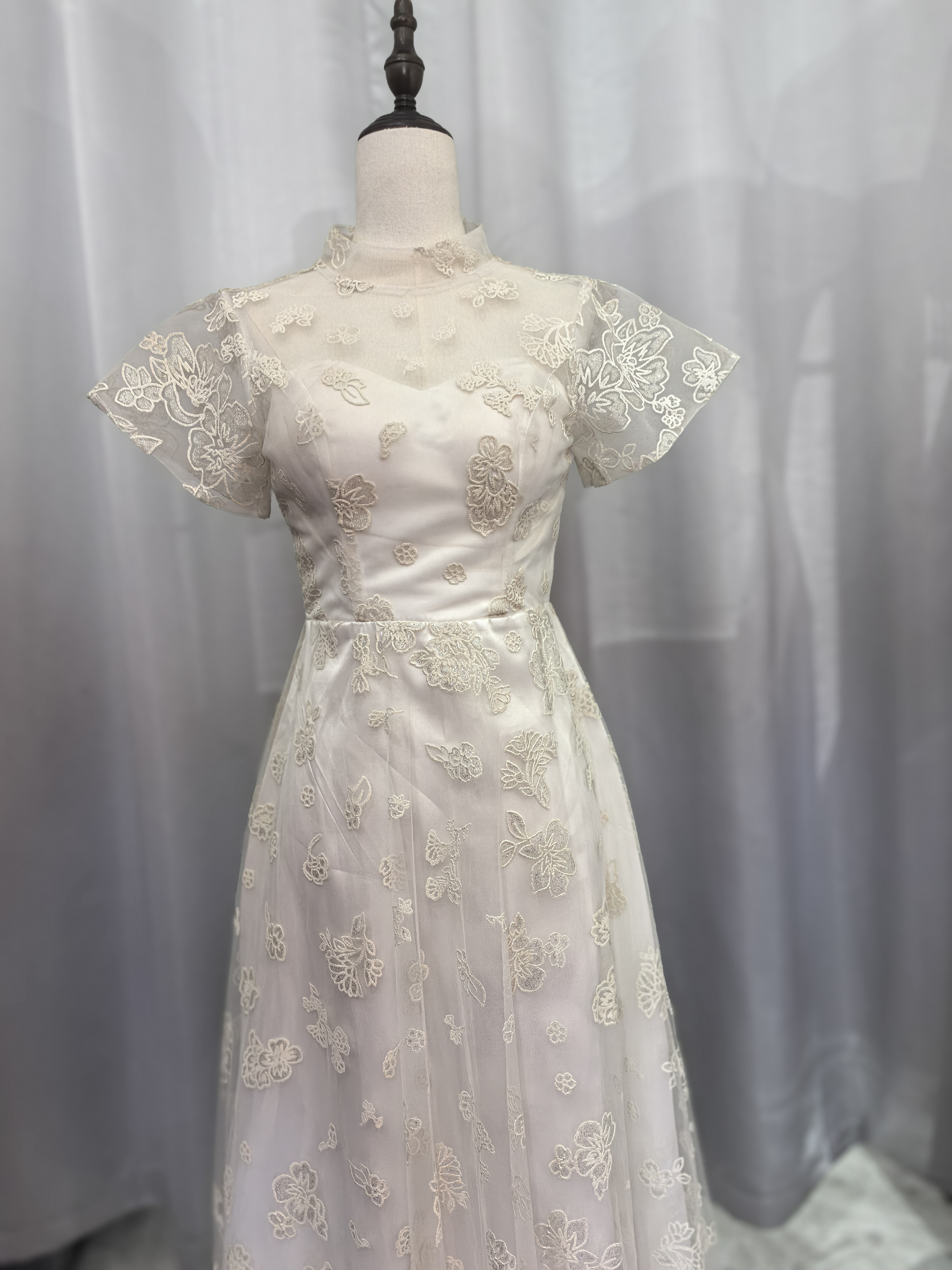 美しい花レース  ラウンドネック 短袖カラードレス シアーな美しさ  演奏会/音楽会パーティーD62