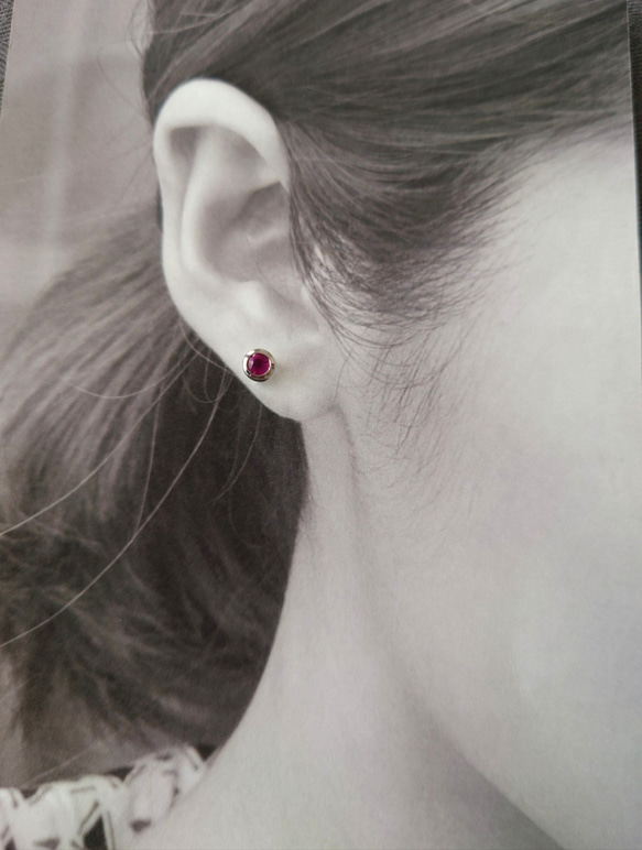 プラチナ900 ルビー 覆輪ピアス 7月 Pt900 ピアス（スタッド・一
