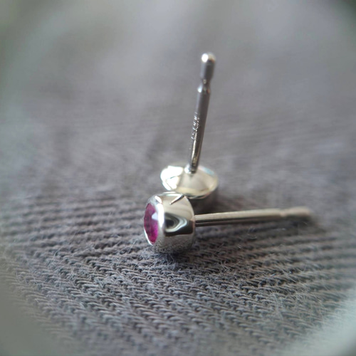 プラチナ900 ルビー 覆輪ピアス 7月 Pt900 ピアス（スタッド・一粒