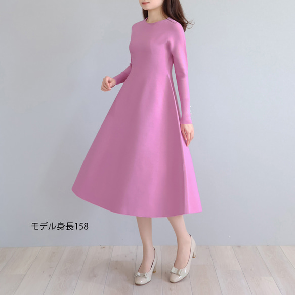 【卒入学に！】ホールガーメント パール付き フィットアンドフレアワンピース【ネイビー】 3枚目の画像