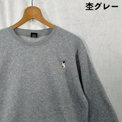 【選べる１１色展開】【秋冬の1枚】三毛猫のワンポイント刺繍 暖か裏起毛フリース生地 長袖スウェット/トレーナー 3枚目の画像