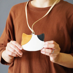 IDホルダー ねこ柄 本革　02215 2枚目の画像