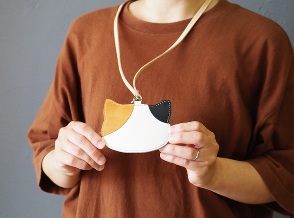 IDホルダー ねこ柄 本革　02215 2枚目の画像