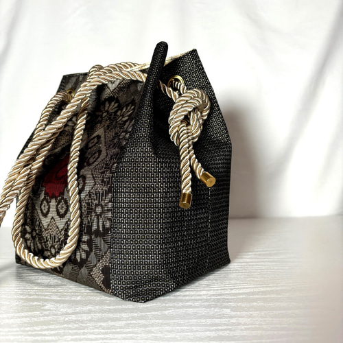 龍郷　大島紬　がま口バッグ　ハンドメイド がま口バッグ】大島紬（亀甲）【竹ハンドル】 | sanshoan