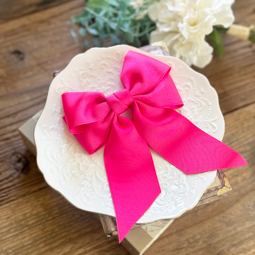 ビッグダブルリボン 蛍光ピンク シンプル 大きめリボン バレッタ