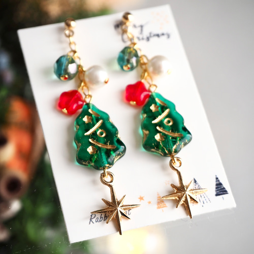 チェコガラスの揺れるクリスマスツリーピアス（グリーン） ピアス