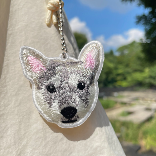SALE 20％OFF】送料無料 シベリアンハスキー リアル刺繍 チャーム