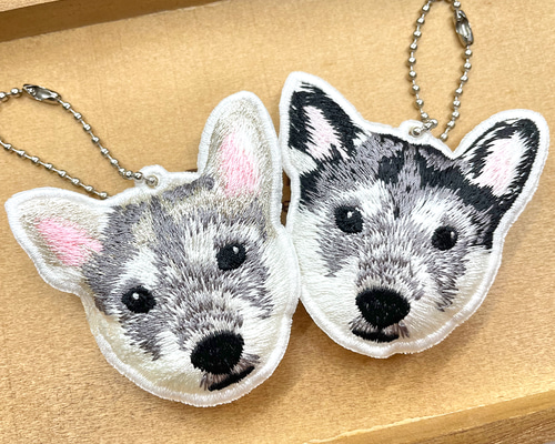 SALE 20％OFF】送料無料 シベリアンハスキー リアル刺繍 チャーム