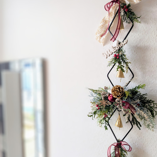 真冬の贈り物 アイアンベルが鳴る 針葉樹と実物たちの クリスマス リース アイアンベル＊クリスマス壁飾り クリスマスアレンジ トリプル