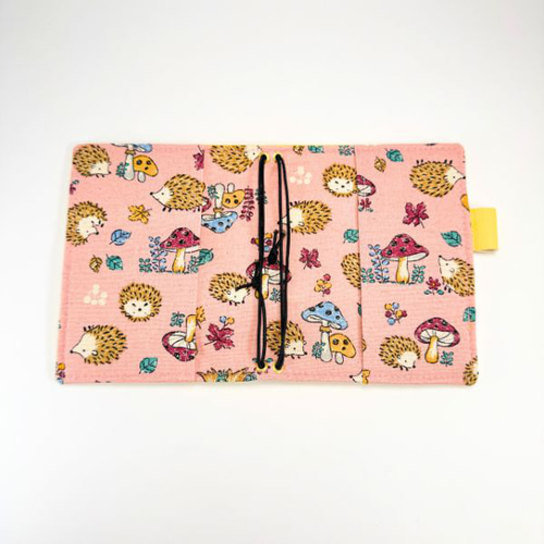 A6トラベラーズノートカバー｜レモンイエローのフェイクレザー＆ピンク