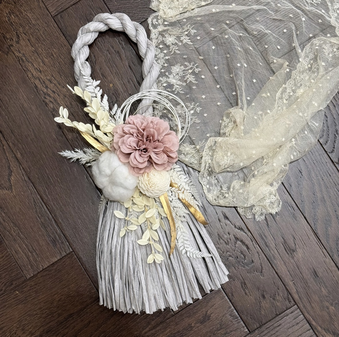 くすみピンクの注連縄