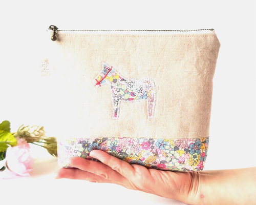 受注制作】リバティ ダーラナホース アップリケ・手刺繍 ふっくら 撥水