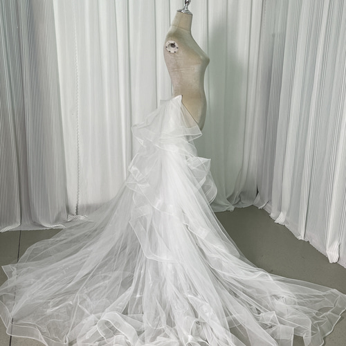 実例写真！ 華やかなトレーン 取り外し オフホワイト ラッフルフリル  