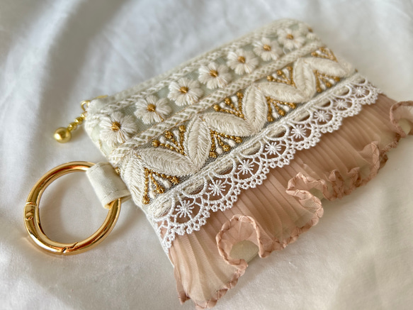 user_ffb2b6f0 おまとめ インド刺繍リボン×合皮 ポーチ ブルーのインド刺繍リボンと合皮のポーチ カラビナ付き ポーチ