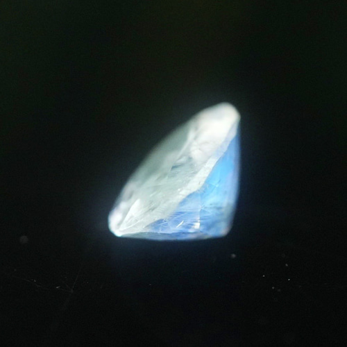 2.5ct 虹入りアンデシンラブラドライト s1399 天然石 Funky garuda