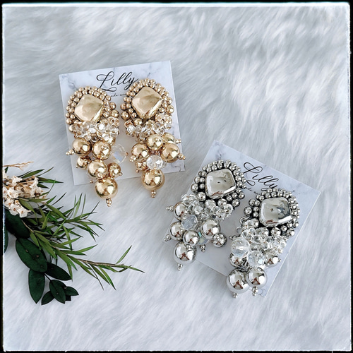 大ぶりピアス/ゴールド/ビーズ刺繍/ウェディング/ゴージャス/揺れる