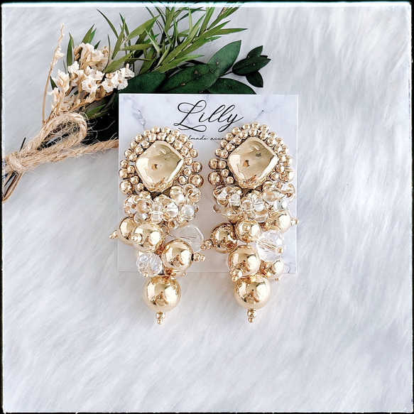 大ぶりピアス/ゴールド/ビーズ刺繍/ウェディング/ゴージャス/揺れる