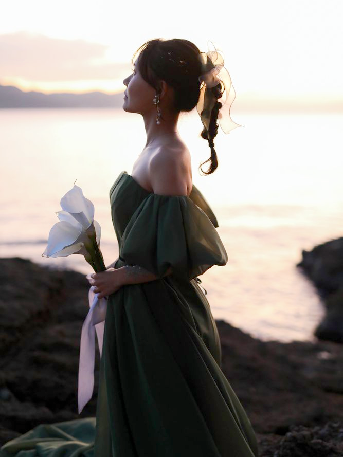 実例写真！カラードレス カーキマリアージュ ベアトップ トレーン 結婚式