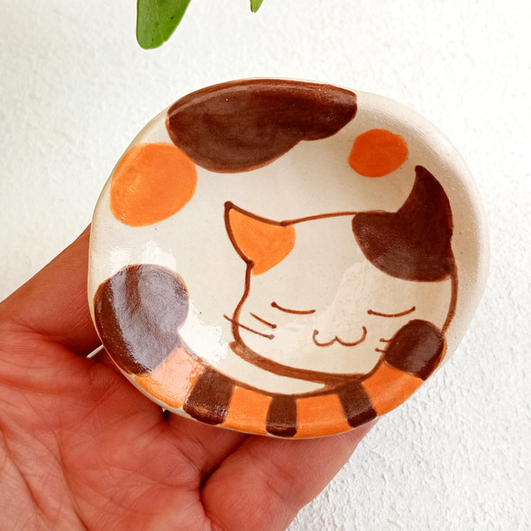 三毛猫イラスト豆皿 7.5cm 動物の陶器 受注製作 薬味皿・豆皿 工房しろ