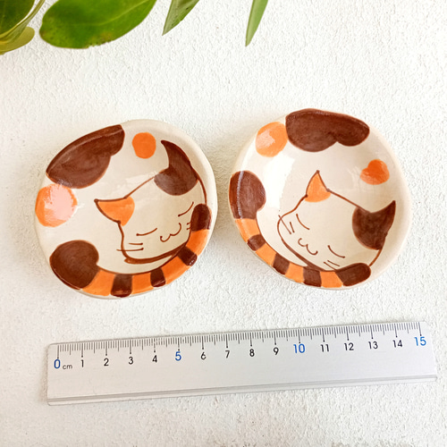 三毛猫イラスト豆皿 7.5cm 動物の陶器 受注製作 薬味皿・豆皿 工房しろ