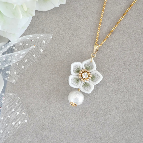 45R イベント限定商品　縮絨ニット 花のネックレス付き クリスマスローズネックレス (受注生産/オーガンジー刺繍/冬/花