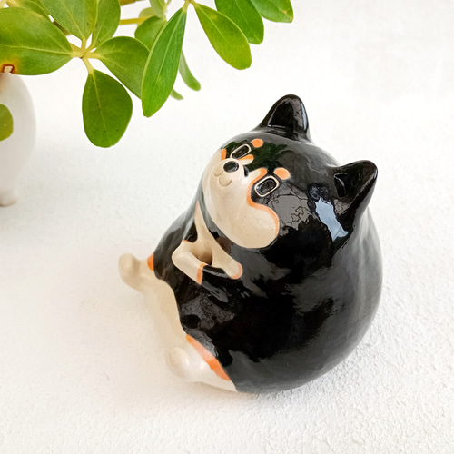 黒柴犬お座り一輪挿し 動物の陶器 受注製作 一輪挿し・花瓶・花器 工房
