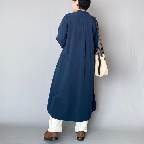 ナチュラルな風合いの綿麻ワンピース〈ネイビー〉大人 レディース 長袖