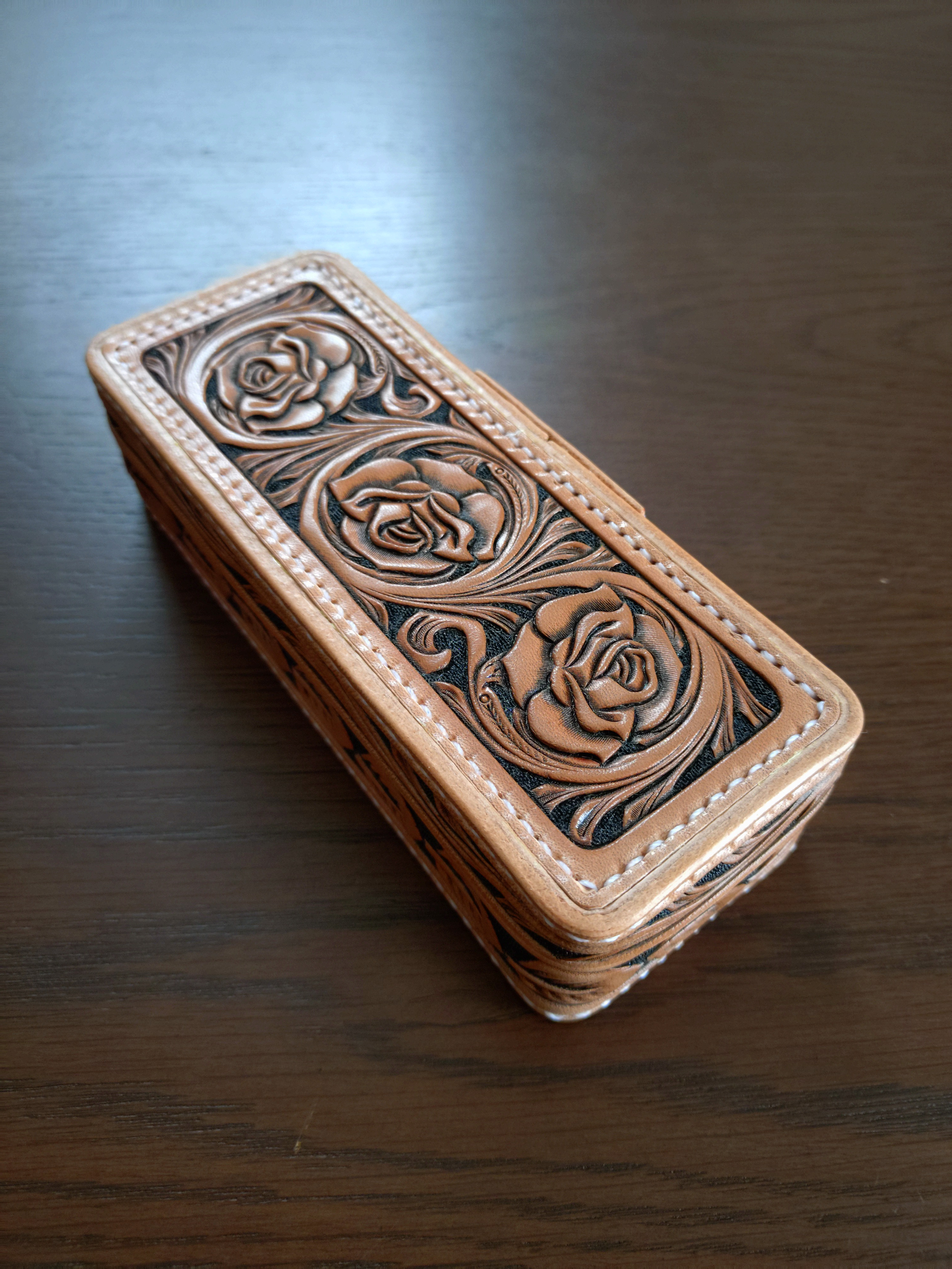 メガネケース　カービング　薔薇　革