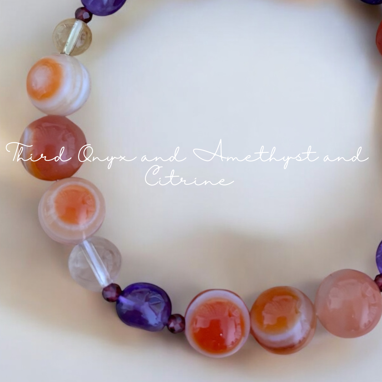 心も体もあったまる。寒い季節を応援します。サードニクスとアメジスト，シトリン，ガーネットのブレスレット 5,200円