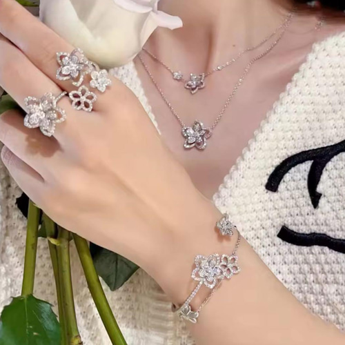 新着入荷の通販 ✨最高級✨スター型✨SONAダイヤモンド✨シルバー✨ネックレス アクセサリー