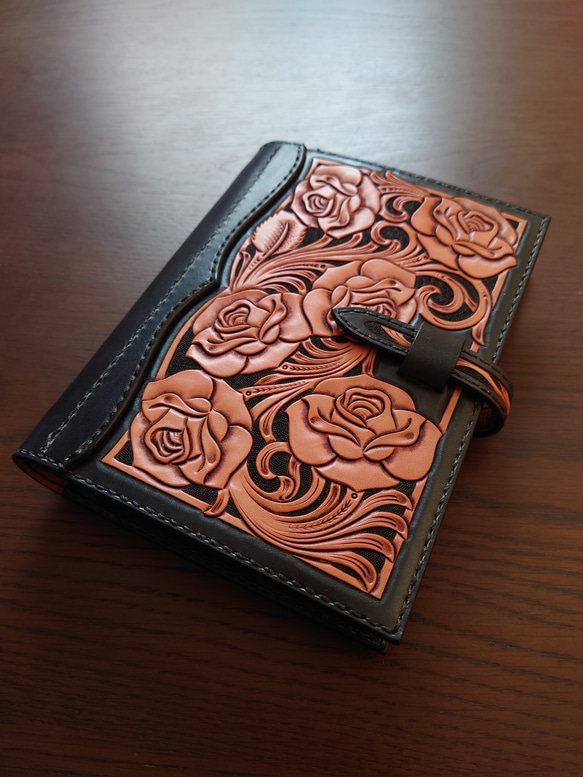 お買い得品!!バイブルサイズのフラワーカービングシステム手帳 システム手帳 薔薇 バイブルサイズ カービング 薔薇 手帳 王様と