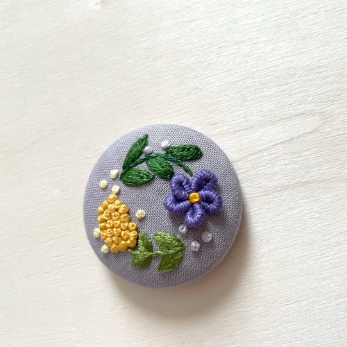 ❁hAnafany❁(専用) くるみボタン　鳥刺繍　ヘアゴム №187 サクランボ刺繍の ヘアゴム ハンドメイド くるみボタン