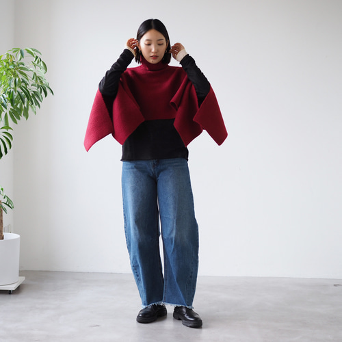 タートルネックニットポンチョ ボルドー ニット・セーター BLUEWHITE