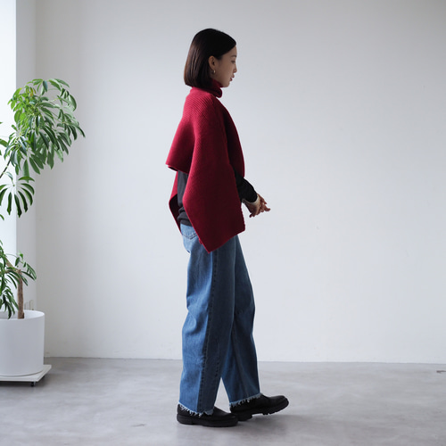 タートルネックニットポンチョ ボルドー ニット・セーター BLUEWHITE