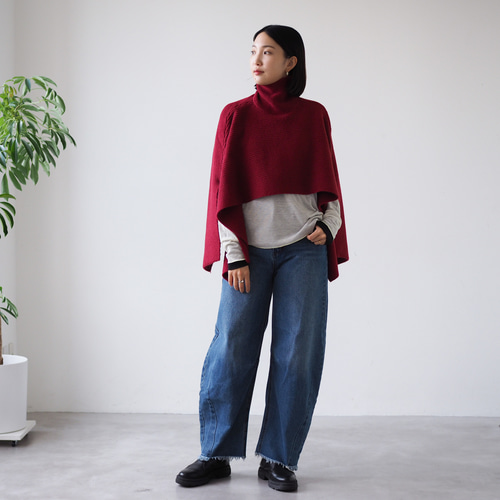 タートルネックニットポンチョ ボルドー ニット・セーター BLUEWHITE