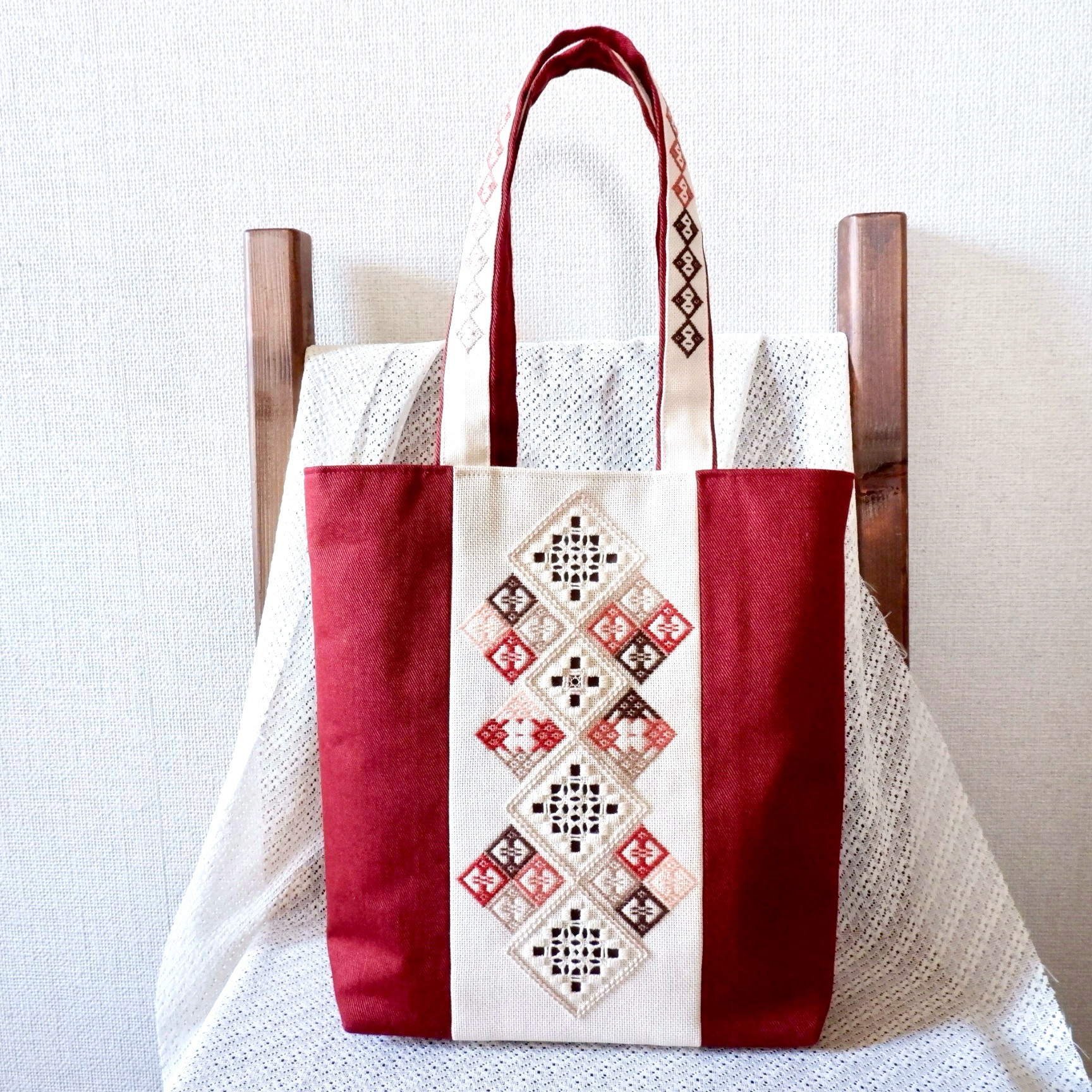 こぎん刺繍の和風バッグ 民族刺繍「こぎん刺し」 無印良品のジュートバッグをアレンジし