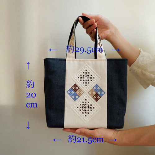 和洋刺繍のミニバッグ＊デニム＊ライトブルー【ハーダンガー刺繍