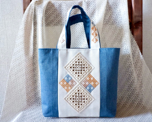 和洋刺繍のミニバッグ＊デニム＊ライトブルー【ハーダンガー刺繍