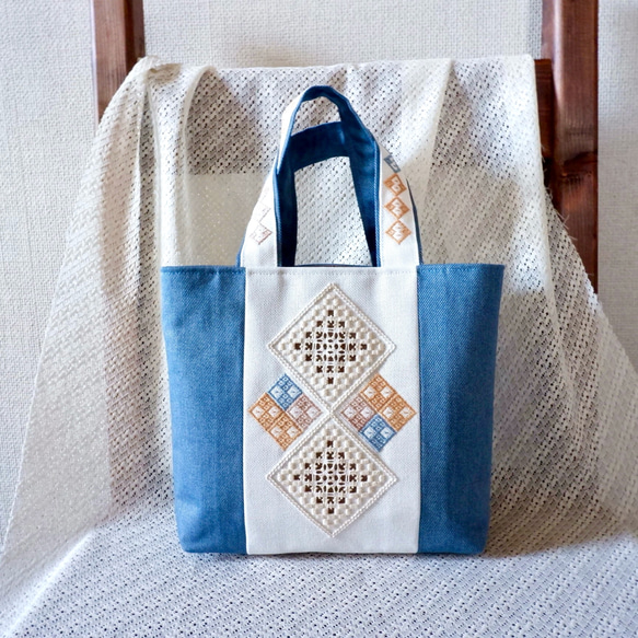 和洋刺繍のミニバッグ＊デニム＊ライトブルー【ハーダンガー刺繍