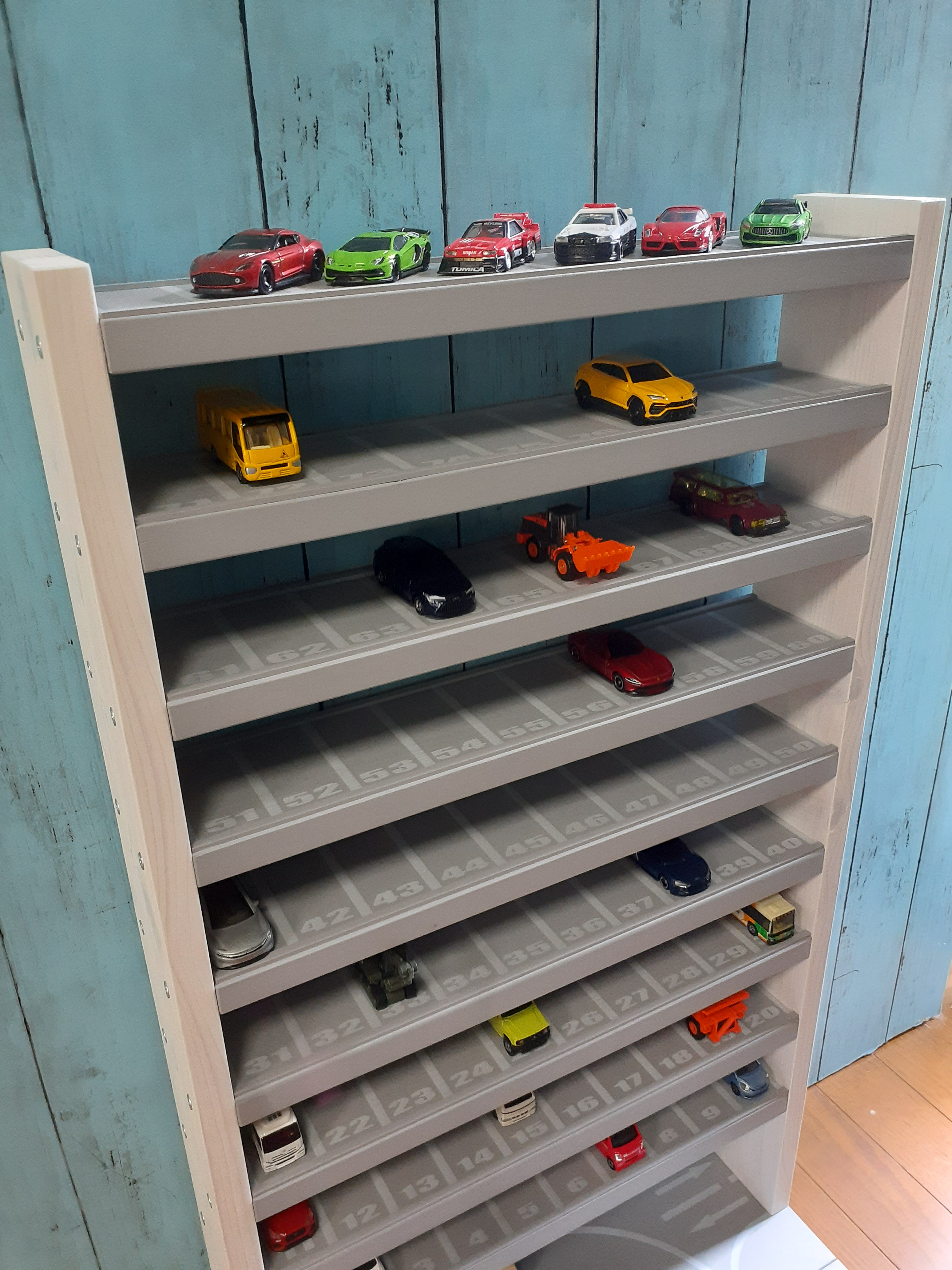 自作ミニカー収納棚10段90台ロータリー交差点付きトミカホットウィール