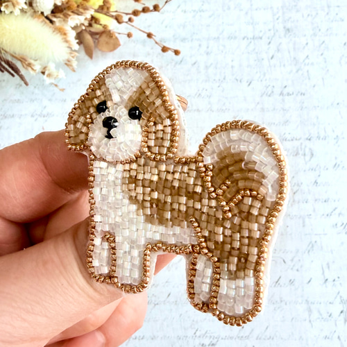 2way】ビーズ刺繍のうちの子ブローチ、バッグチャーム・シーズー