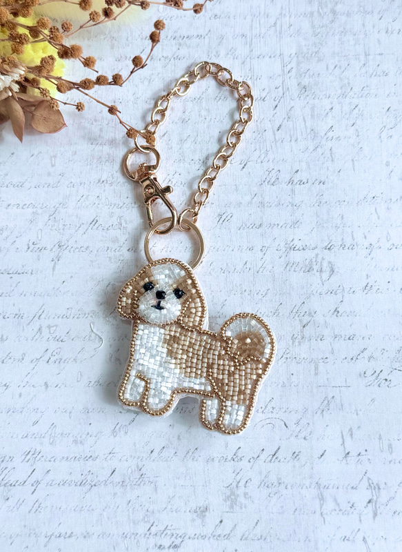 2way】ビーズ刺繍のうちの子ブローチ、バッグチャーム・シーズー