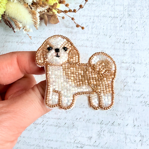 2way】ビーズ刺繍のうちの子ブローチ、バッグチャーム・シーズー